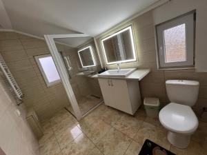 Готель-кафе Чатина