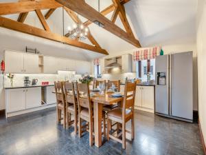 Woodpecker Barn - Cwl