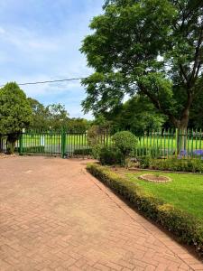 Cosy retreat for 2 at MeadWay