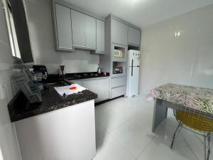 Casa com 2 quartos e 3 camas no Rio vermelho