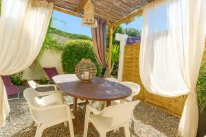 Rêve Dazur plage de la Nartelle, maison Julia avec Piscine partagée, Parking & Terrasse BBQ, Wifi et Draps Inclus