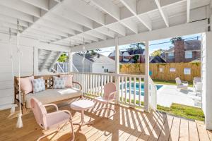 Downtown 10 min, 90 degree F Pool & Spa, Linked 2 homes, Gated Parking