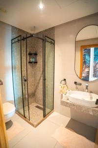 Skyline View Luxury Private Parking - Netflix