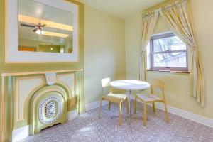 1 Mi to Convention Center The Eagles Nest