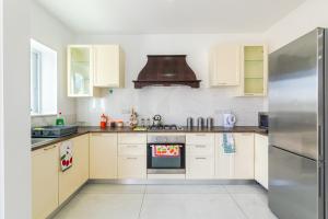 New Spacious Apartment 3 Bdr 2 Bth Bugibba S