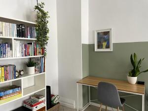 Surf & Stay - Muizenberg Beach