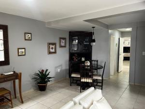 413 - Casa frente Mar em Bombas-Bombinhas.