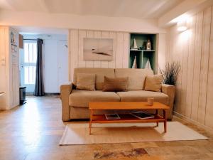 Villa St Laurent - Bel appartement refait à neuf à 50 m de la Plage