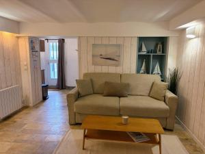 Villa St Laurent - Bel appartement refait à neuf à 50 m de la Plage