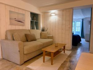 Villa St Laurent - Bel appartement refait à neuf à 50 m de la Plage