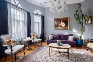 Grand Historic 3BD2Bath Galata Tower Pad! #408