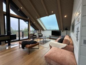 Naava Chalet 402 Penthouse - Kattohuoneisto järvinäköalalla