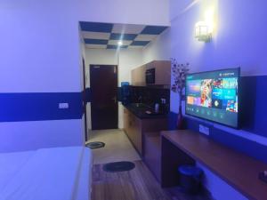 Hotel DivisionByZero