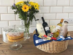 Llwyncelyn Farmhouse