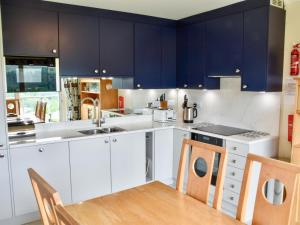 Badgers Rake 12 Squirrels Nest