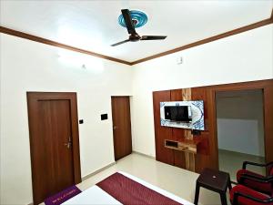 Shree Kashi Aatithyam P guest House