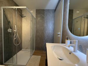 AlfieriB - Netflix-Parking-Supermarket-Centro