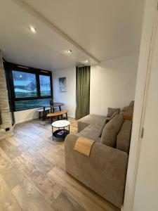 Appartement 1 chambre, balcon, vue montagne