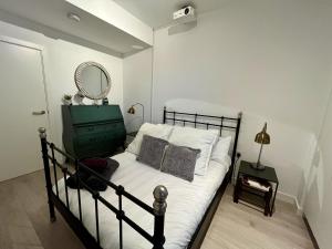 Modern Ipswich Waterfront Apartment Free Parking - Long Term Stays Available