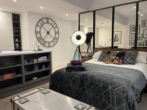 Modern Ipswich Waterfront Apartment Free Parking - Long Term Stays Available