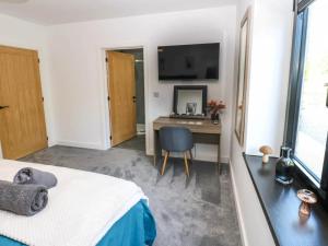 Oaktree Cottage - 3 Bedrooms - Sleeps 6