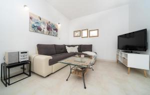 Amazing Apartment In Selca With Wifi