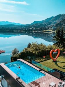 Hotel Roser House Boutique - pe malul lacului Colibita