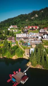 Hotel Roser House Boutique - pe malul lacului Colibita