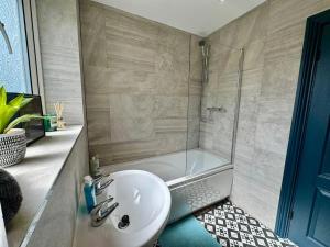 Family & Pet-Friendly 5pp, Parking, 20 min to City