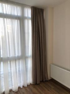 Біля шпиталю Atlant aparts зі світлом