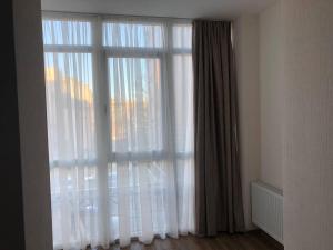 Біля шпиталю Atlant aparts зі світлом