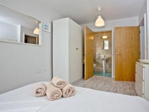 Apartment 7, Ocean 1