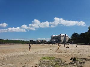 A 100 m de la grande plage à Saint-Lunaire