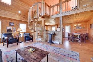 Pocono 6BR - Game Room, Hot Tub, Lake and Beach Access