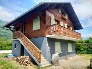 Chalet BLACKCOMB HOUSE ALPS close the ski piste and lake