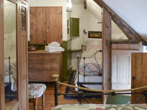 Threshing Barn - Kza