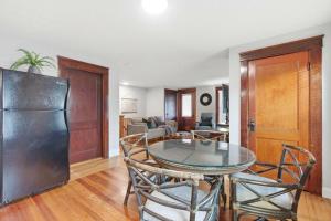 Craftsman Cozy Top Flr 1 Bed1- 1 Ba Private Porch