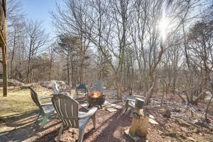 Pocono 6BR - Game Room, Hot Tub, Lake and Beach Access