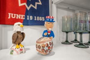 2BR Capitol hill delight, with private parking