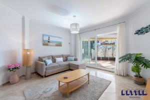 Modern 2BR Pool And 5min Beach Access