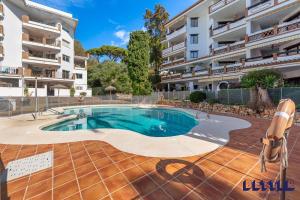 Modern 2BR Pool And 5min Beach Access