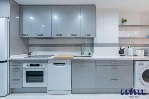 Modern 2BR Pool And 5min Beach Access