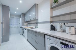 Modern 2BR Pool And 5min Beach Access