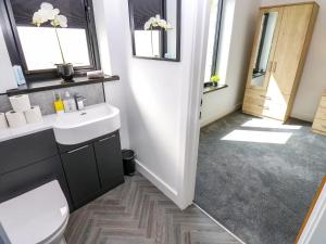 Sycamore Cottage - 2 Bedrooms - Sleeps 4