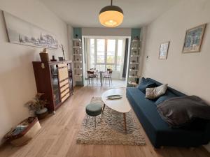 Bogota Central Apt w Office Space and Wifi near Metro