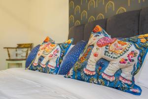 Casa Lana - Spacious and Stylish 4-Bed Home Near Gatwick with Free Parking