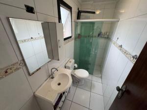 Apê com suíte, varanda e vaga, só 400m da praia!