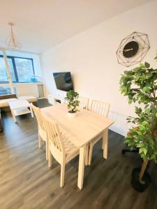 Chambre Privée Cosy- Dans Appartement Moderne en Colocation-Tram A-ME1-4