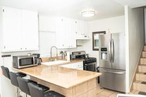 Ocean Front Beauty right on Best Beach in Mission Beach, San Diego!