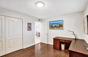 Bright Two-Bedroom Coastal Apartment with Beach Access